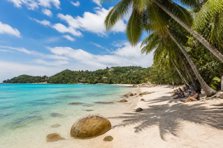 Koh Samui Wetter Juli: Ruhige Strände und Palmen laden zum Entspannen ein.