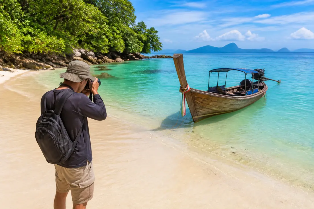 Koh Kradan Reiseführer mit weißem Sandstrand und türkisblauem Wasser in Thailand